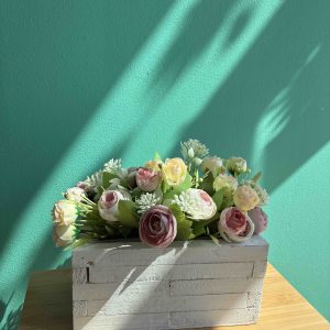 Flower box s pivoňkami